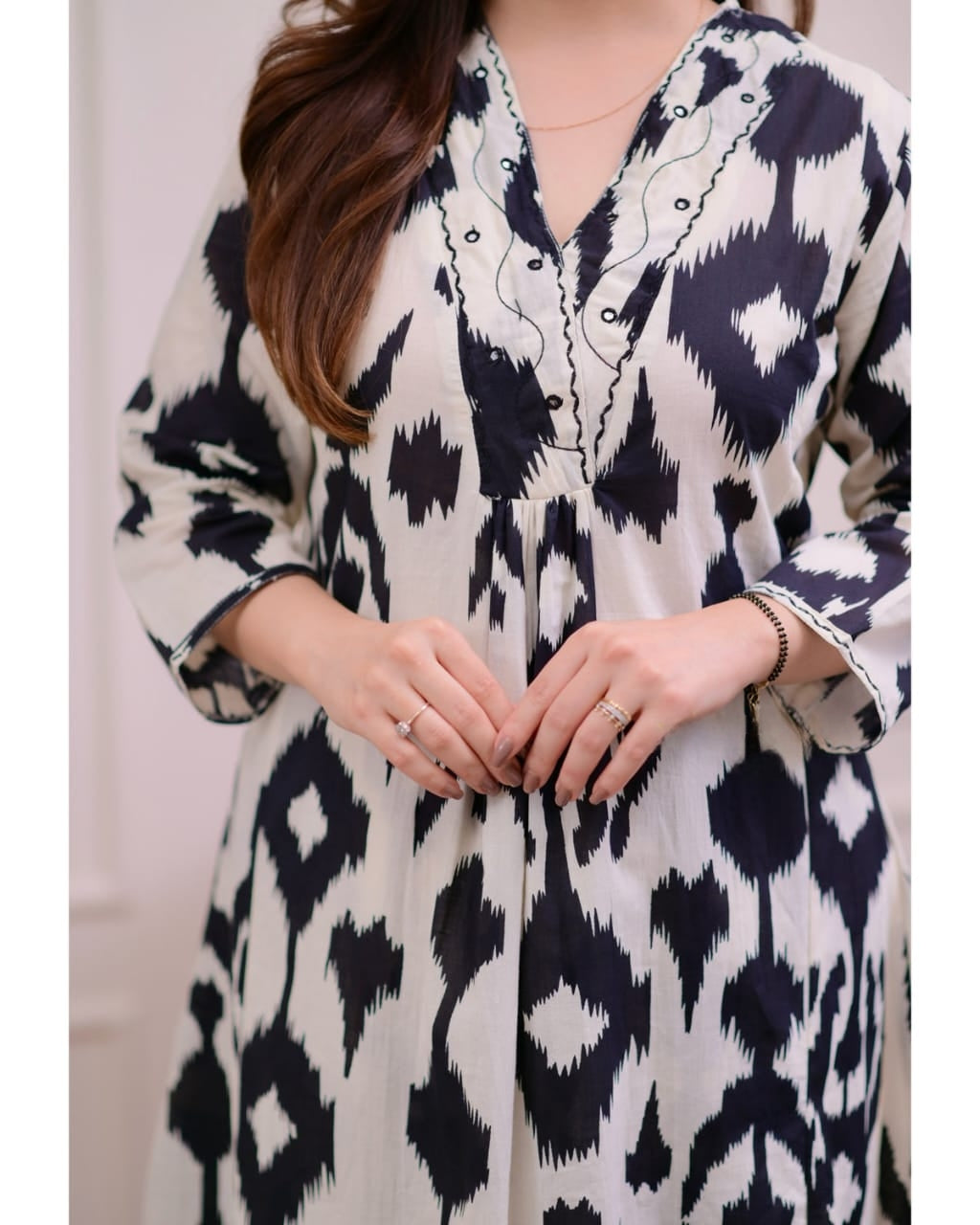 Zarika – Black & White Ikat Kurti