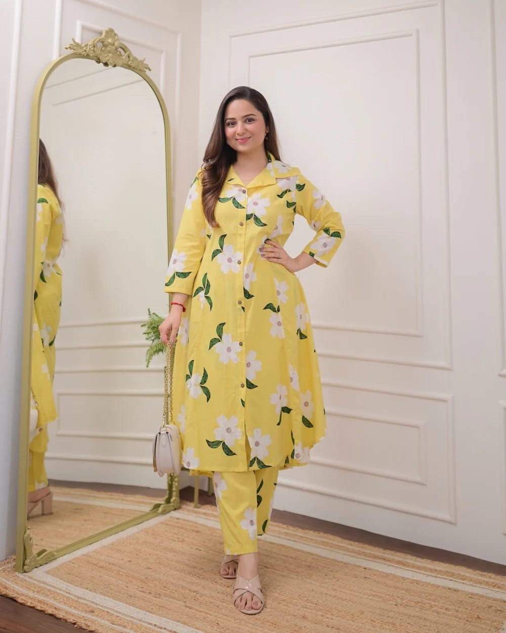 Zarika – White Bloom on Yellow